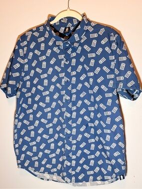 Hot Topic Blue Short-Sleeve Button-Up with Dr. Who Tardis Print